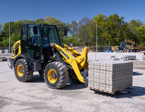 s_o1268_0_Komatsu_WA_70M_Action_0431