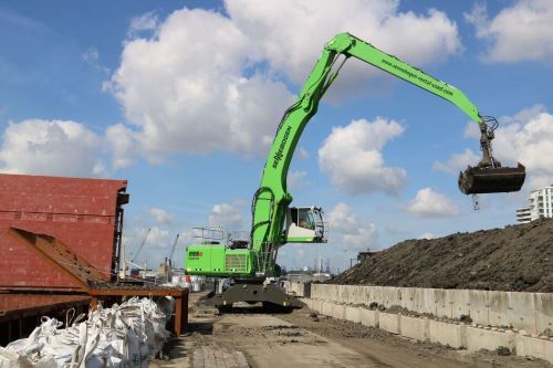 s_o138367_2_csm_201806_855_M_Hybrid_Hafenumschlag_Deutschland-Hamburg_Schlueter__20__26554ff0f0