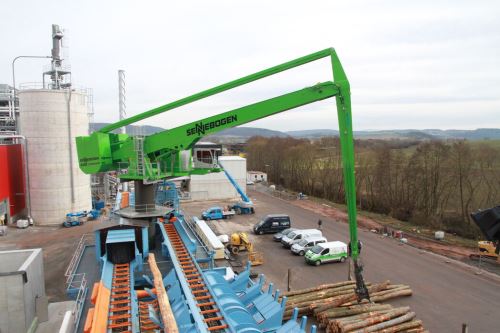 s_o6916_2_csm_05_8130_EQ_Stationaer_-_Beschicken_einer_Saegeanlage_7c90eb2de6