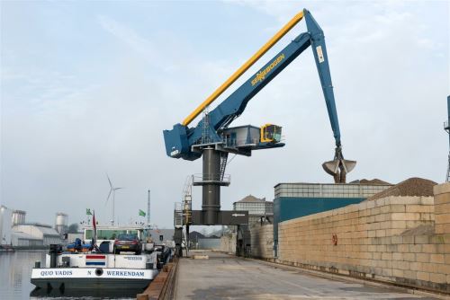 s_o6919_0_csm_2_2_8400_EQ_-_Schuettgutumschlag_im_Hafen__Gross__b5035477d1